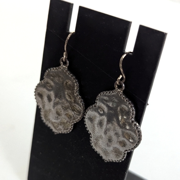 Trendy Hammered Silver Tone Scalloped Boho Hippie Dangle Hook Earrings - Picture 2 of 3